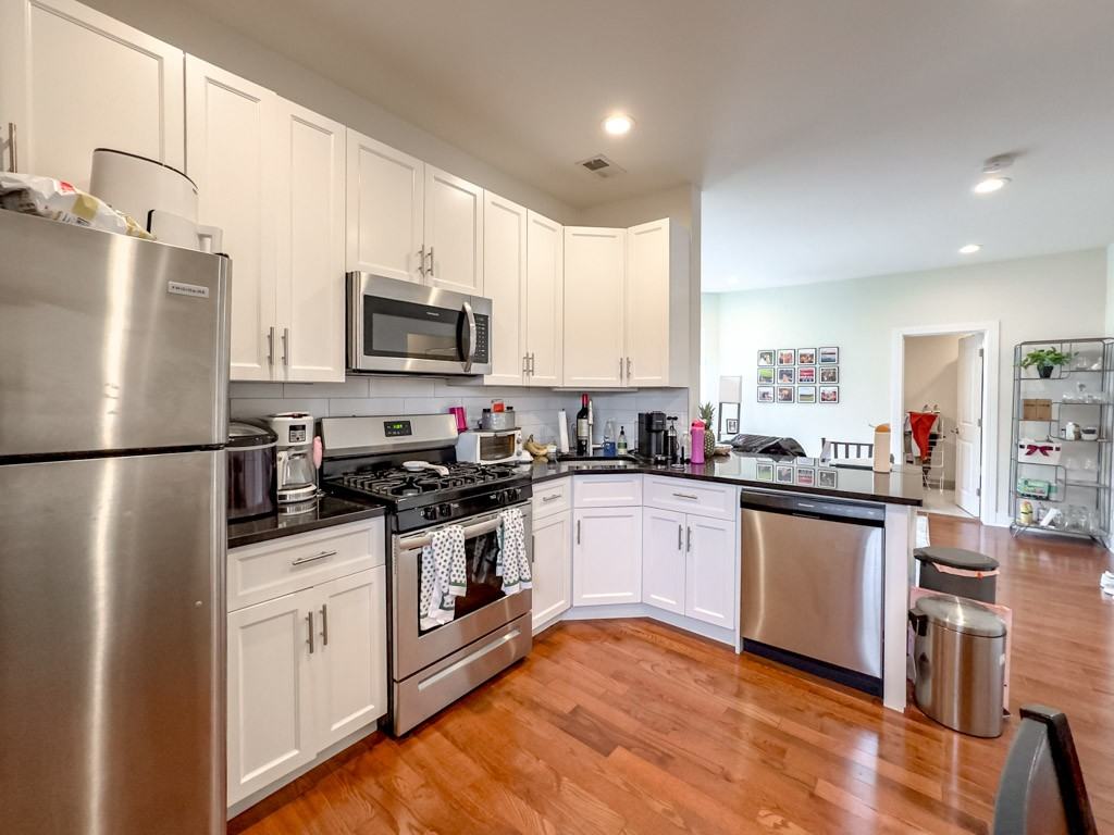 1040 W School St #1040-2R - Photo 3 of 15