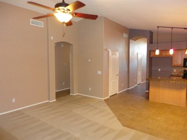 10233 W Jessie Ln - Photo 3 of 20