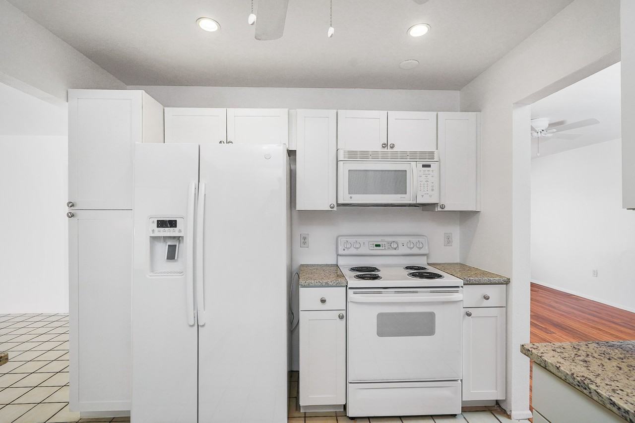 1221 Sleepy Hollow Rd #NA - Photo 3 of 17