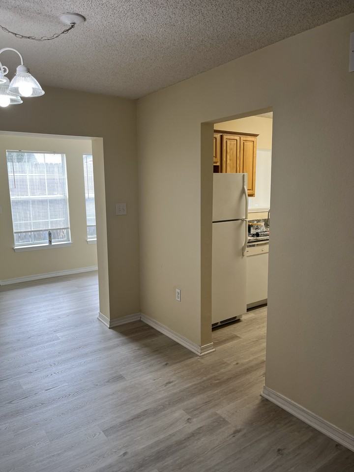 824 Stonegate Ct #824 - Photo 7 of 35