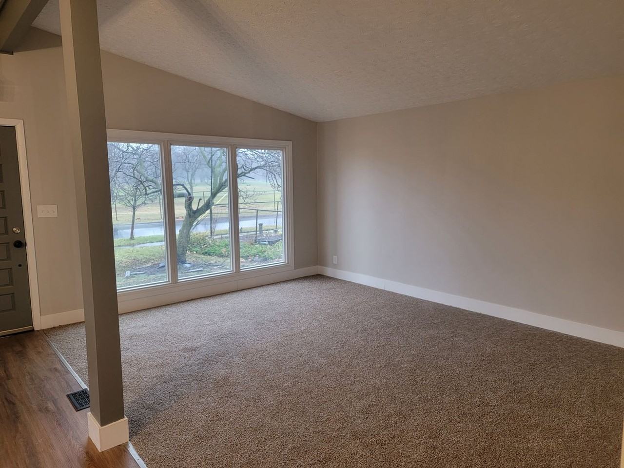 1196 Thorndale Dr #NA - Photo 2 of 20