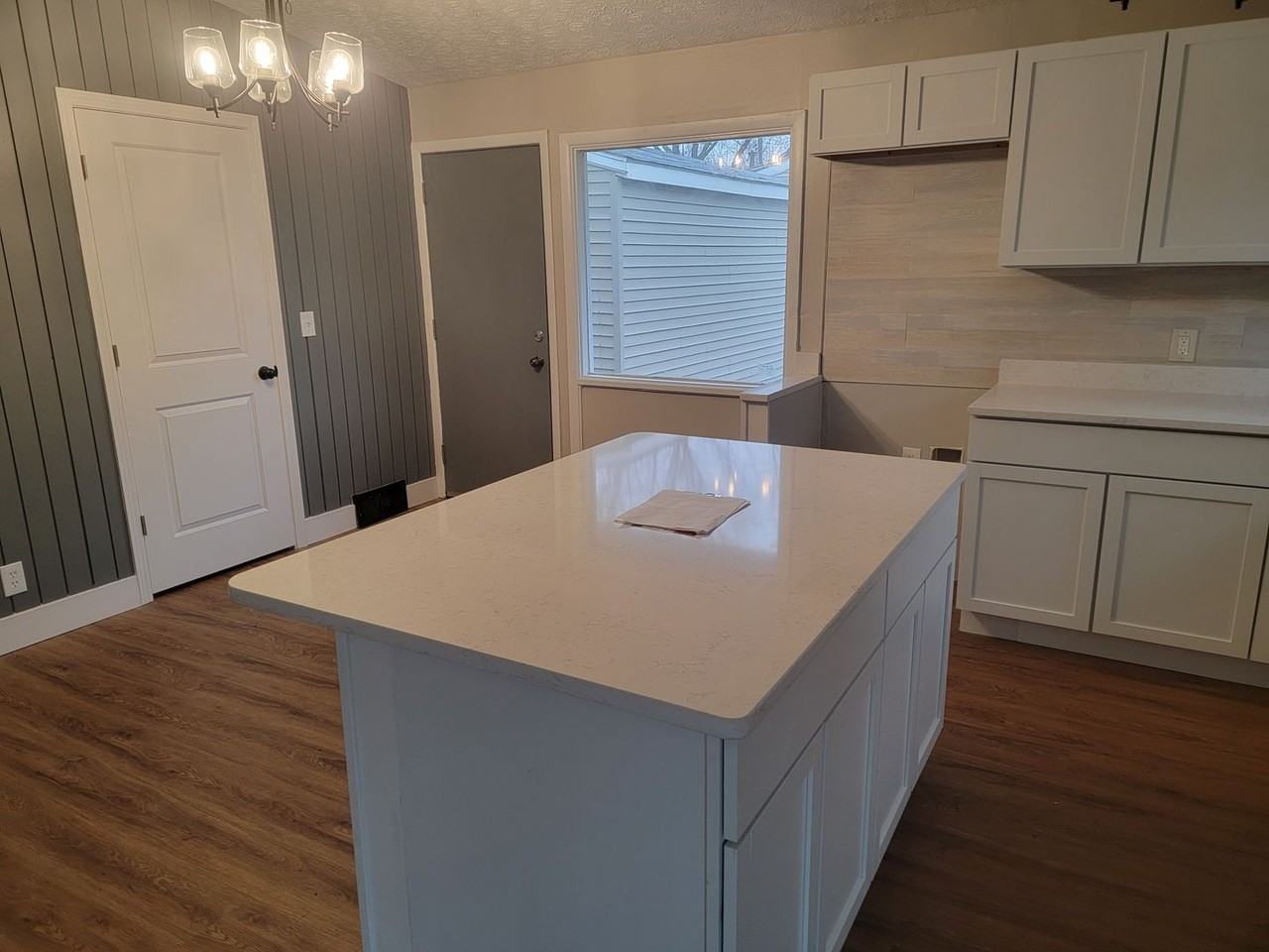 1196 Thorndale Dr #NA - Photo 3 of 20