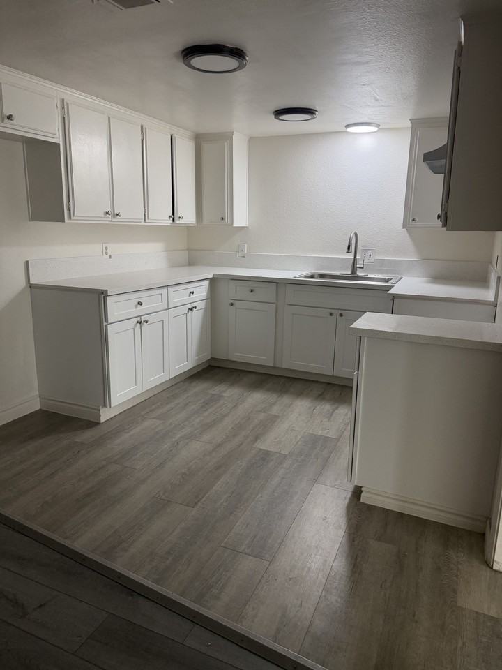 455 S Campus Ave #J - Photo 5 of 7