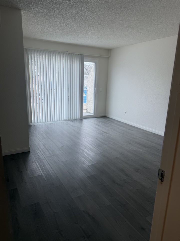 455 S Campus Ave #J - Photo 7 of 7