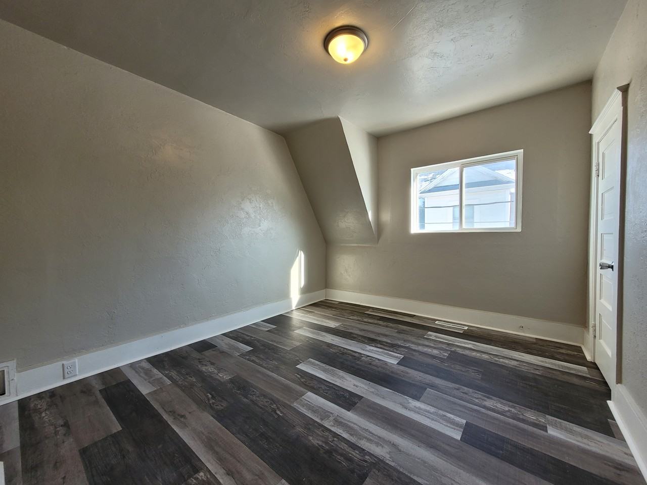 816 School Pl #1 - Photo 7 of 11