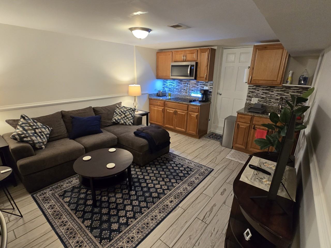 619 Irving St Nw #NA - Photo 7 of 17