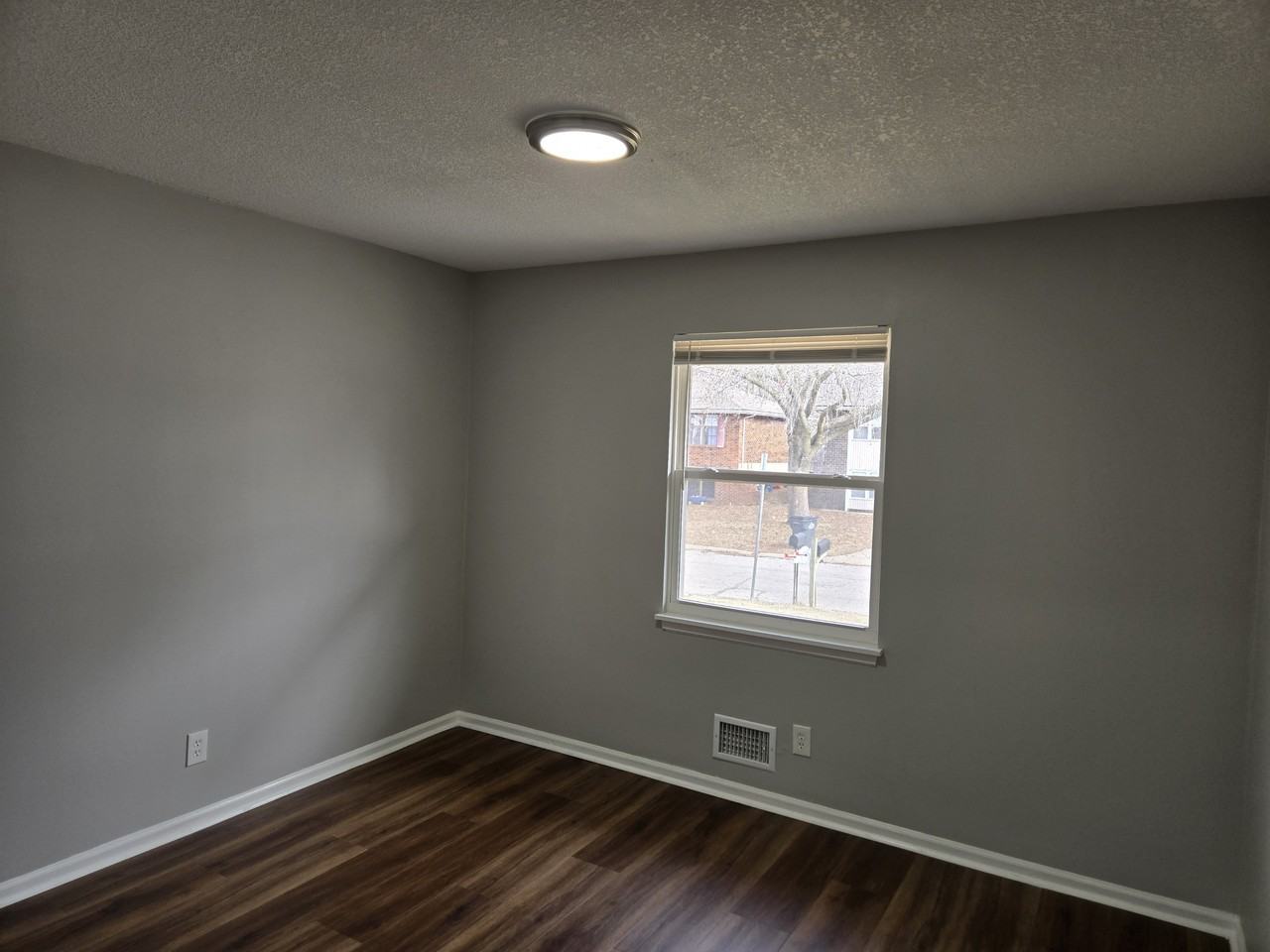 931 Sw Kingscross Rd #1 - Photo 3 of 10