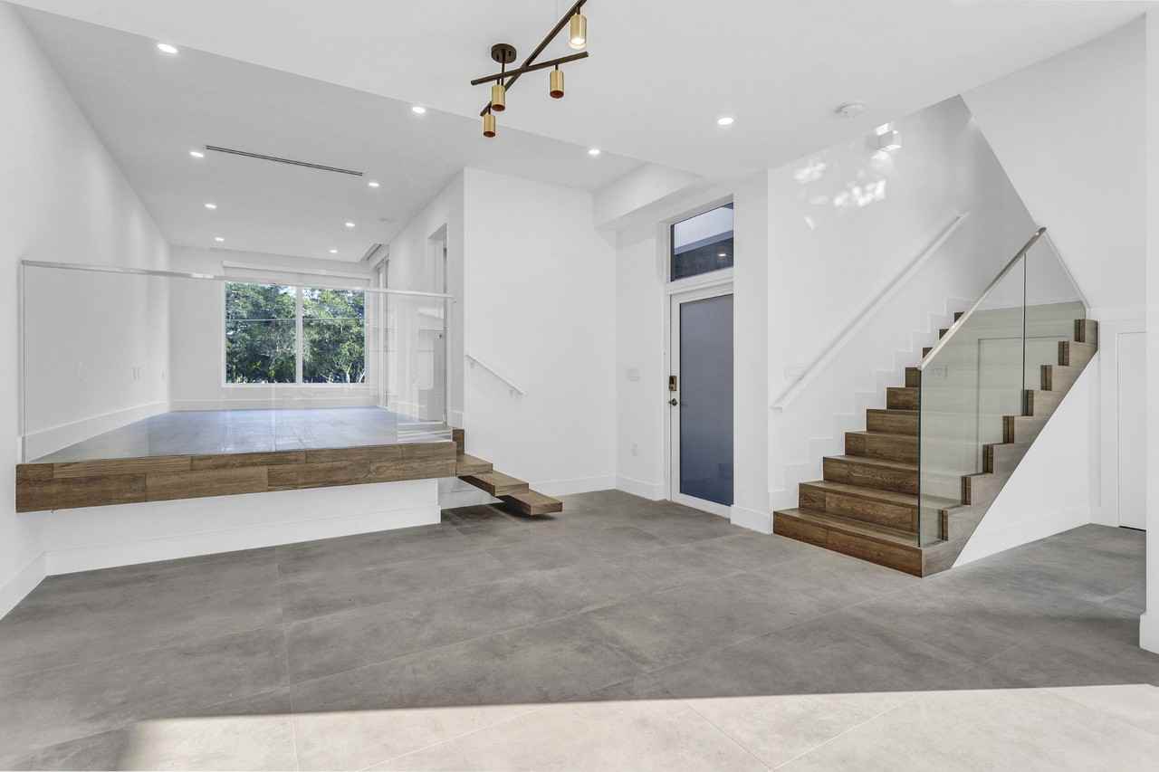 454 Fernwood Rd #NA - Photo 2 of 18