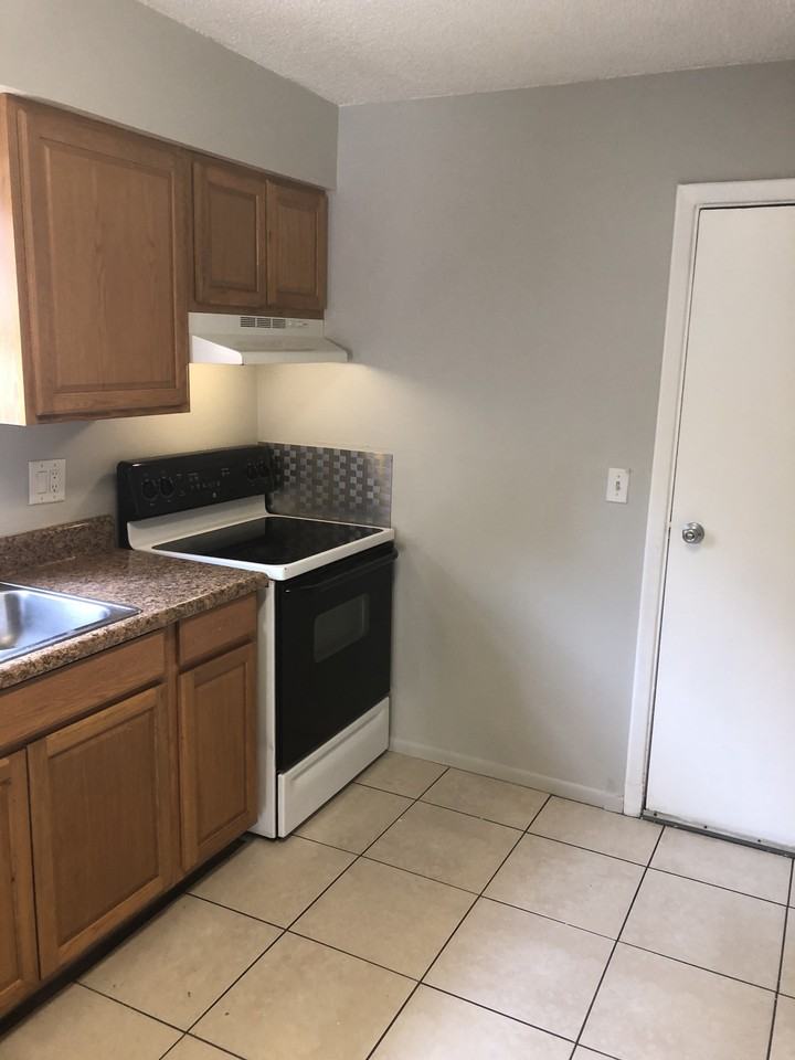 2068 Poinsetta Ave #A - Photo 5 of 13