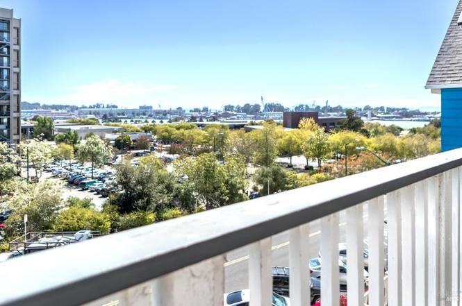330 Capitol St #C - Photo 6 of 40