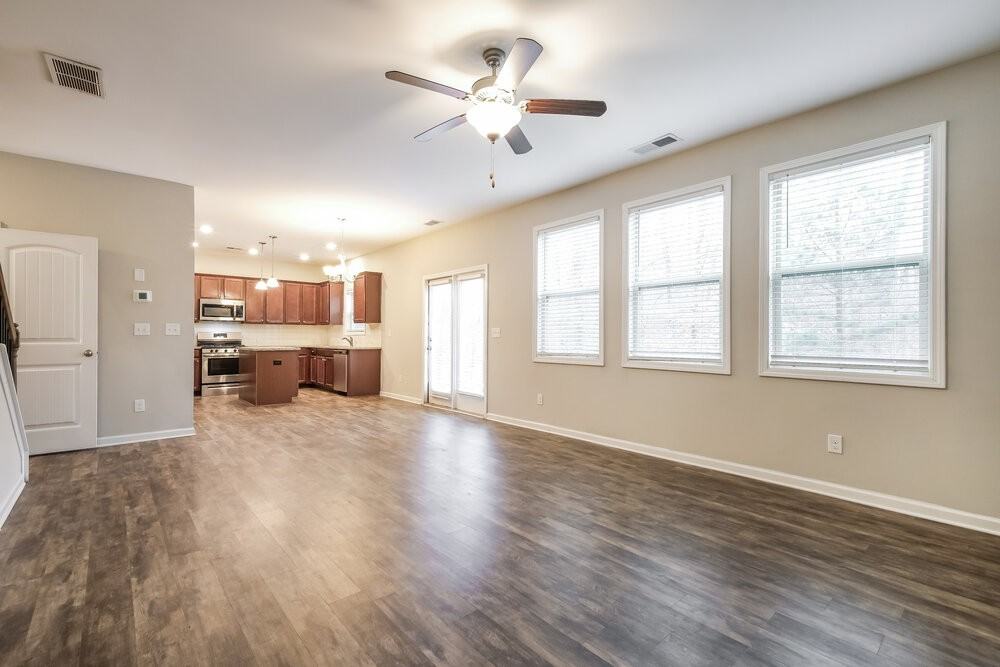 345 Lenore Ct - Photo 6 of 17