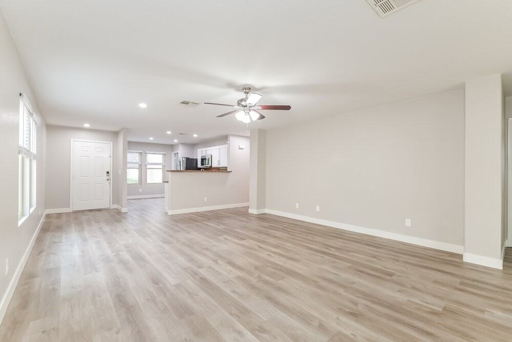 1057 Spotted Bull Ct - Photo 5 of 16