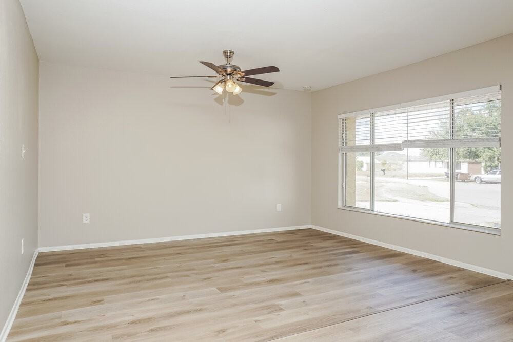 6927 Roslyn Ct - Photo 3 of 16