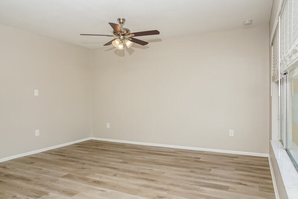 6927 Roslyn Ct - Photo 4 of 16