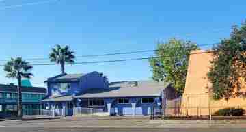 featured image of 400 Lake Blvd