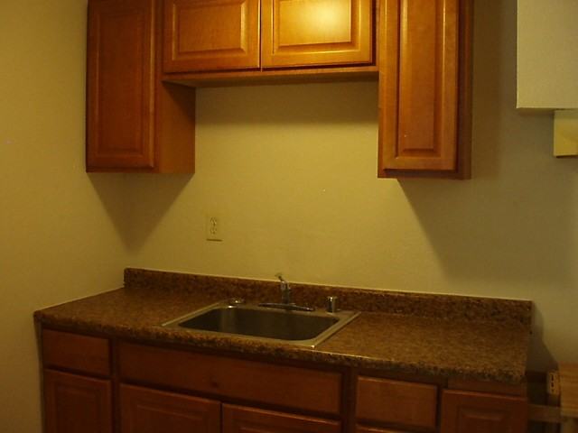 1142 1/2 20th St - Photo 2 of 5