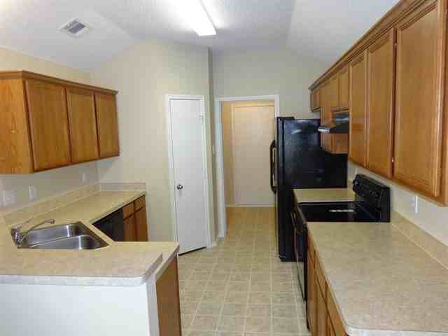 904 Crowder Dr - Photo 3 of 12