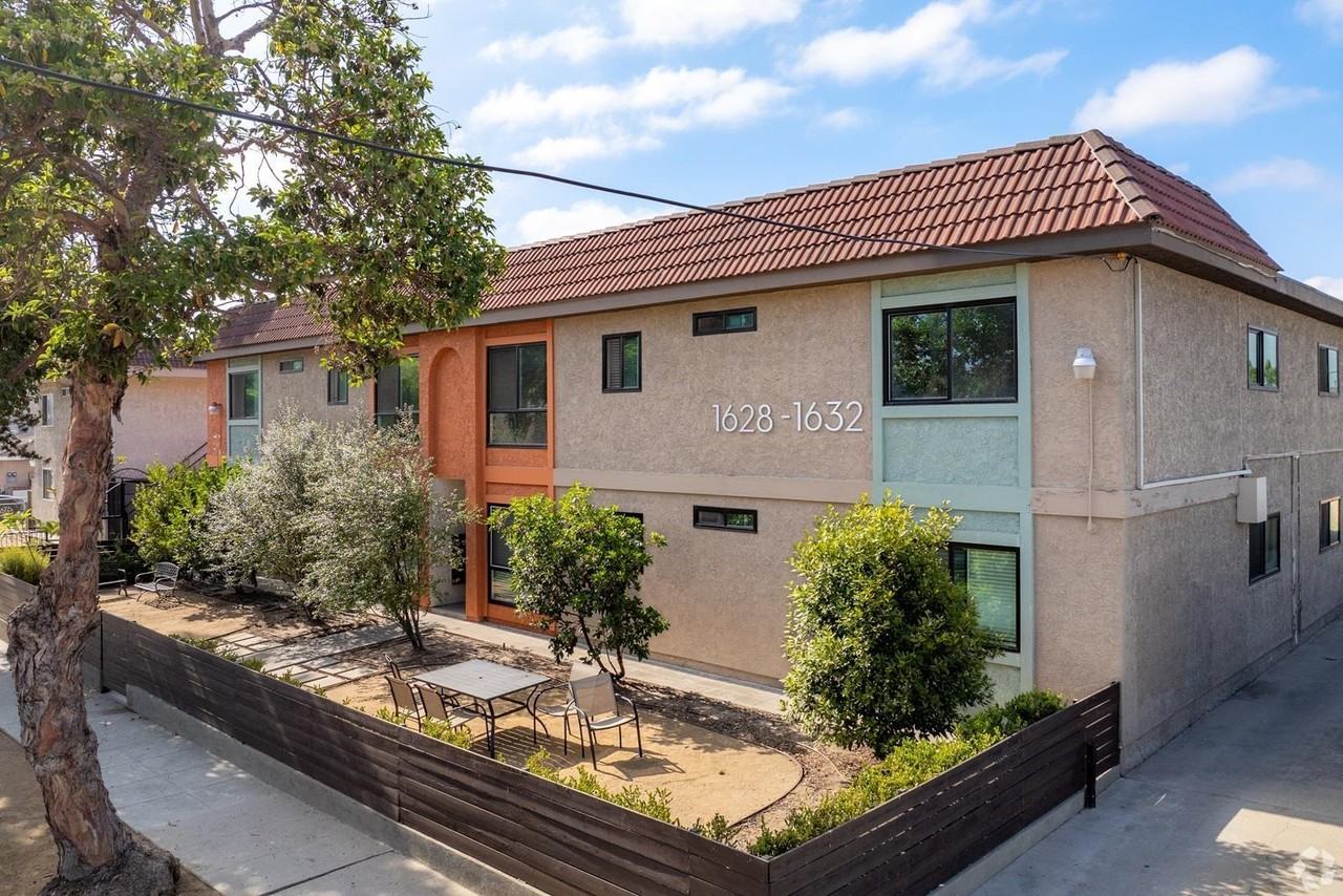 1628 W 218th St - Photo 2 of 18