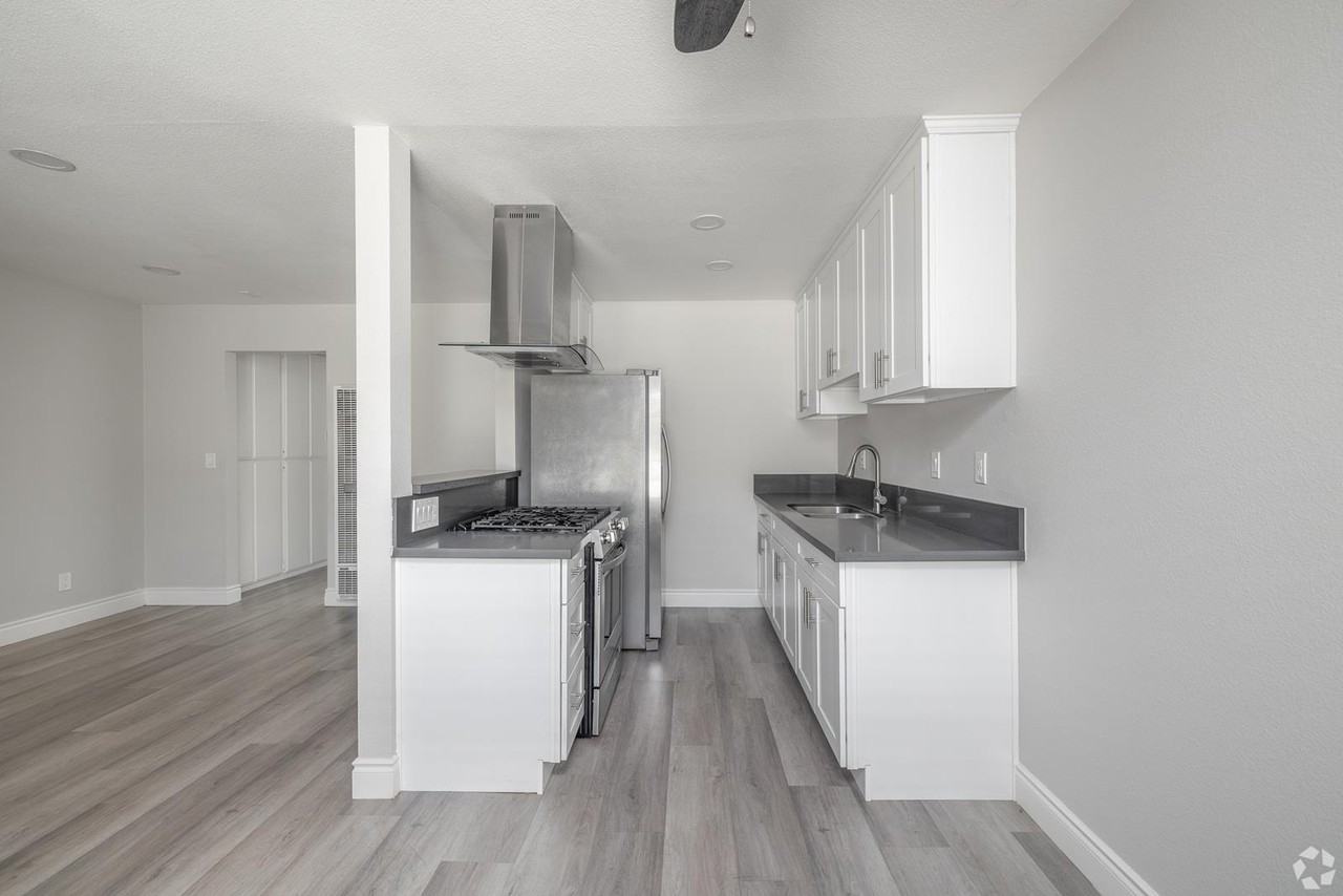 1628 W 218th St - Photo 6 of 18