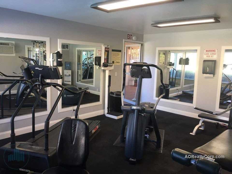 Sandpointe Apartments - Photo 4 of 50