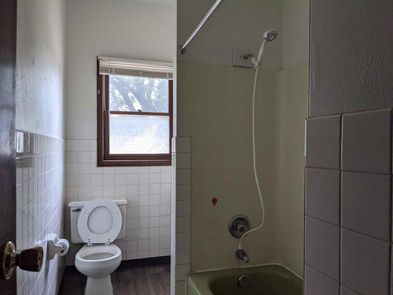 302 1/2 1st St Se #1 - Photo 5 of 8