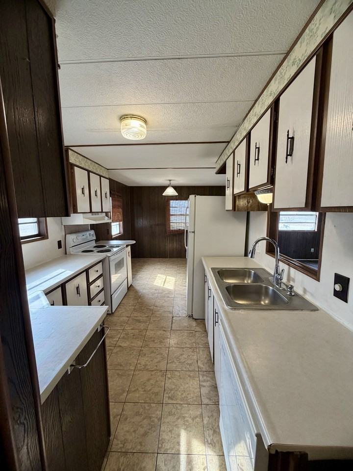 83 Roots Rd #1 - Photo 4 of 24