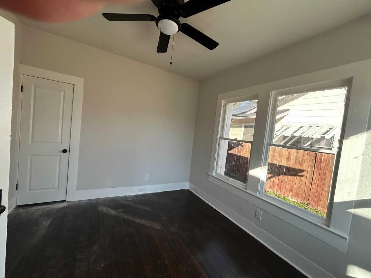 329 Hot Wells Blvd - Photo 2 of 16