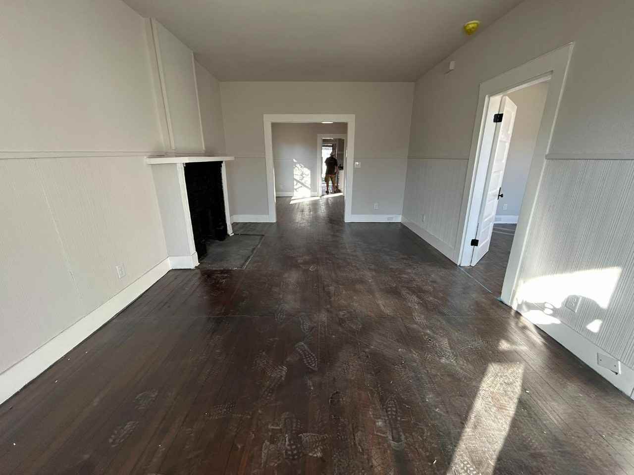 329 Hot Wells Blvd - Photo 3 of 16