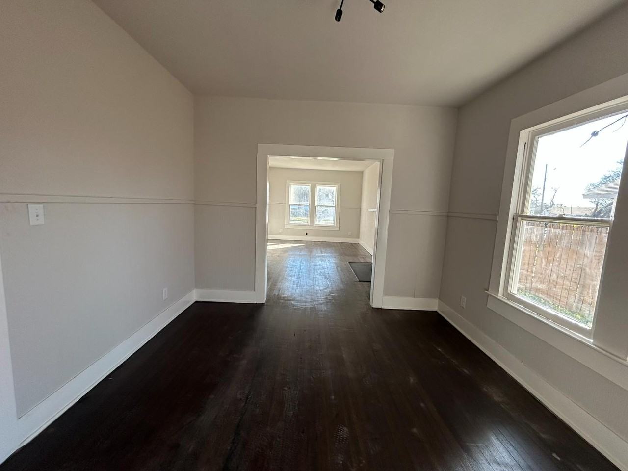 329 Hot Wells Blvd - Photo 4 of 16