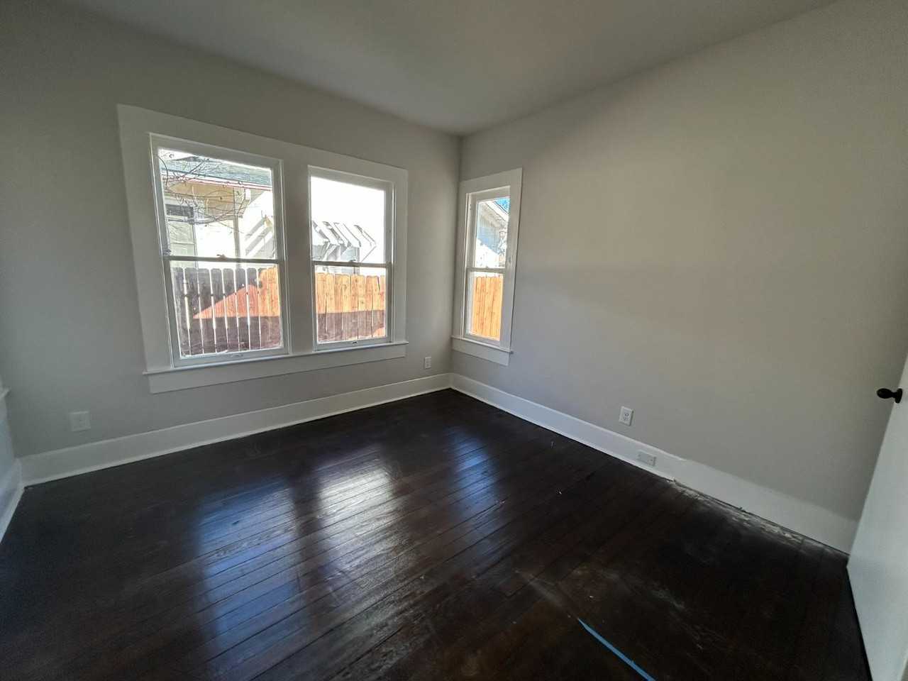 329 Hot Wells Blvd - Photo 5 of 16