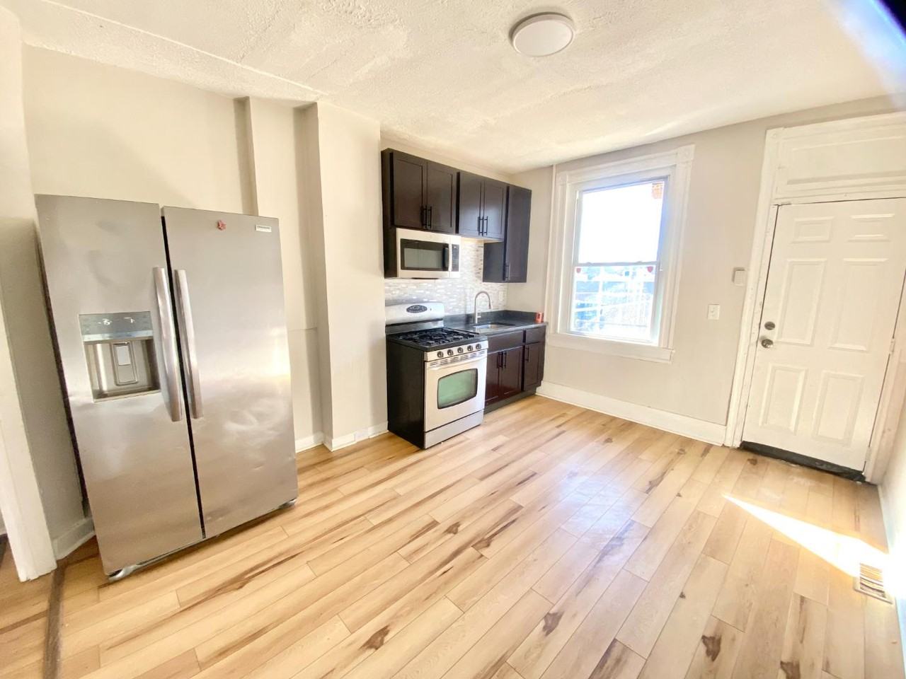 514 N Decker Ave - Photo 2 of 12