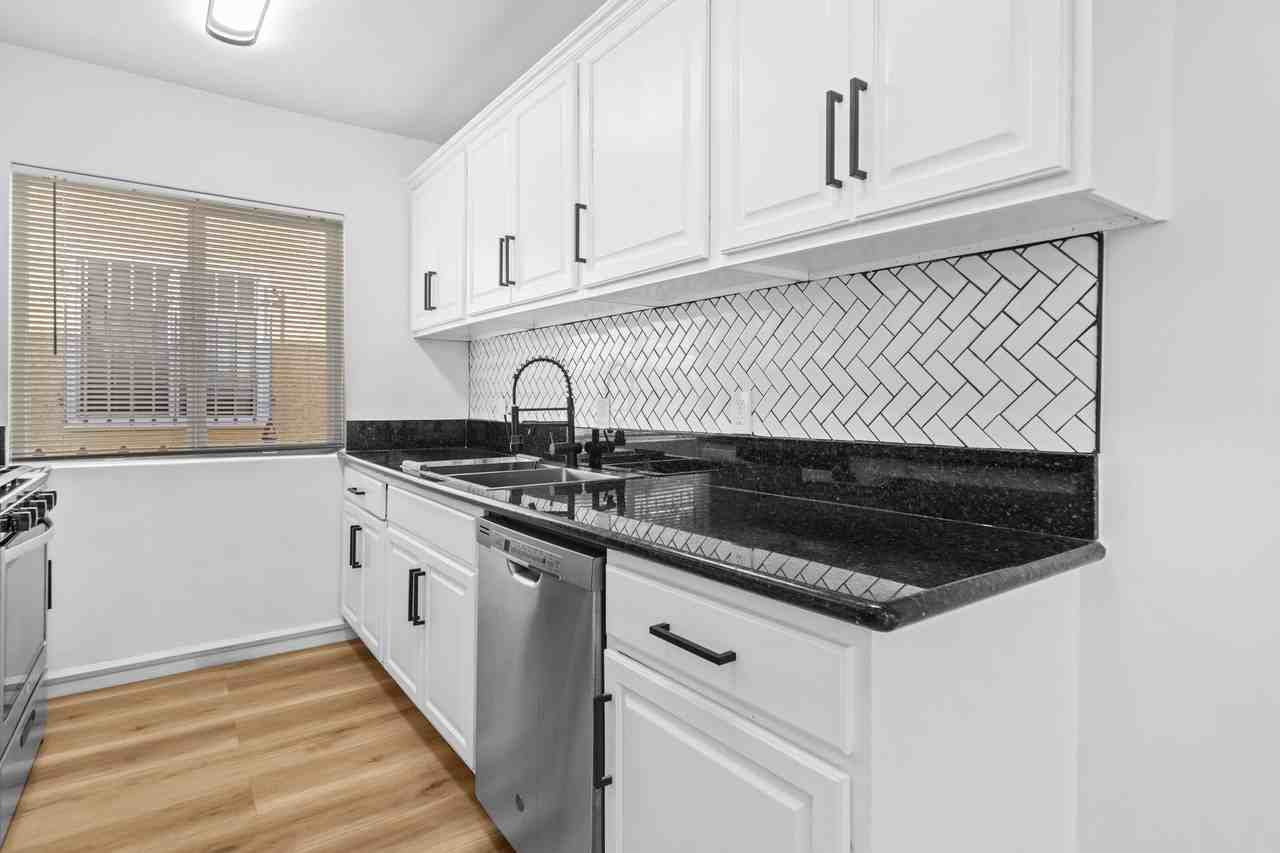 422 Broadway St #422 - Photo 6 of 16