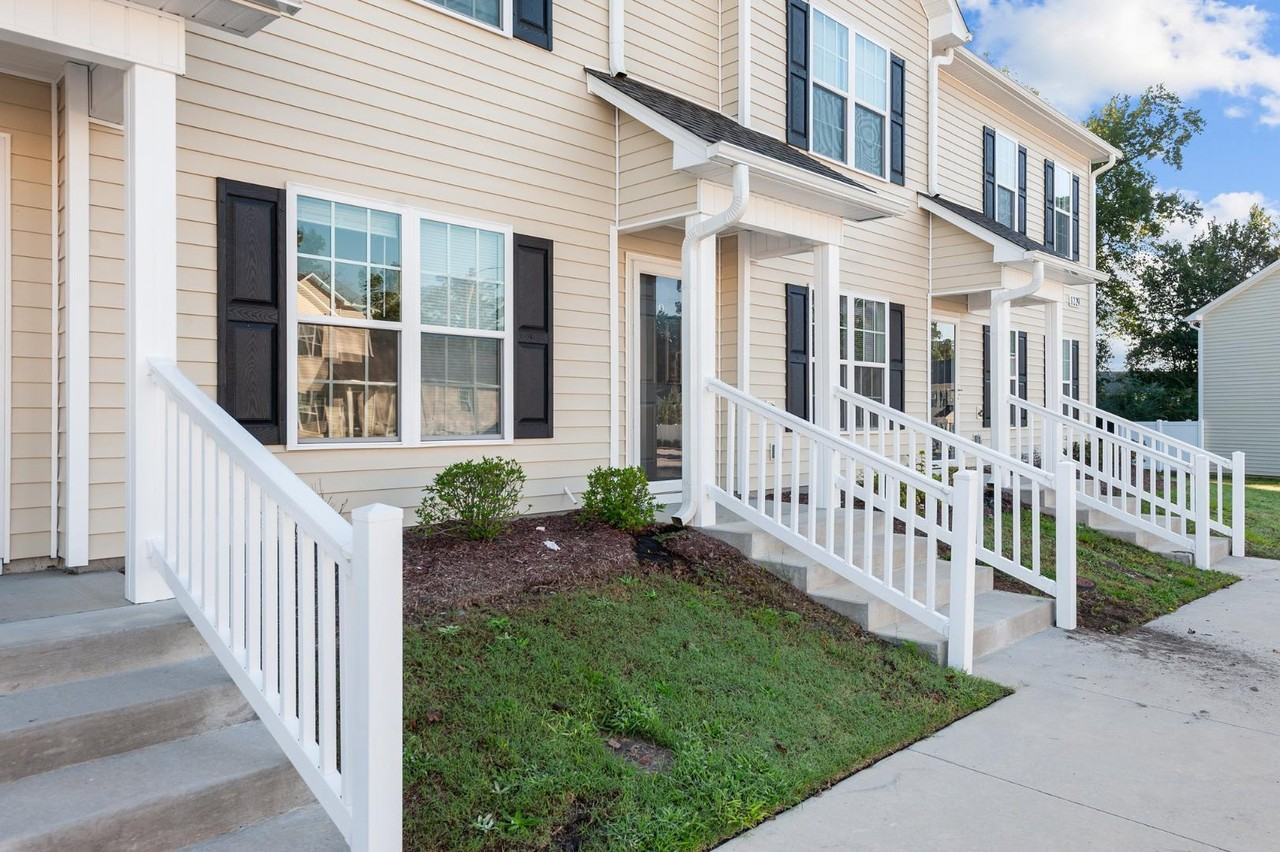 1233 Cross Creek Circle - Photo 3 of 10