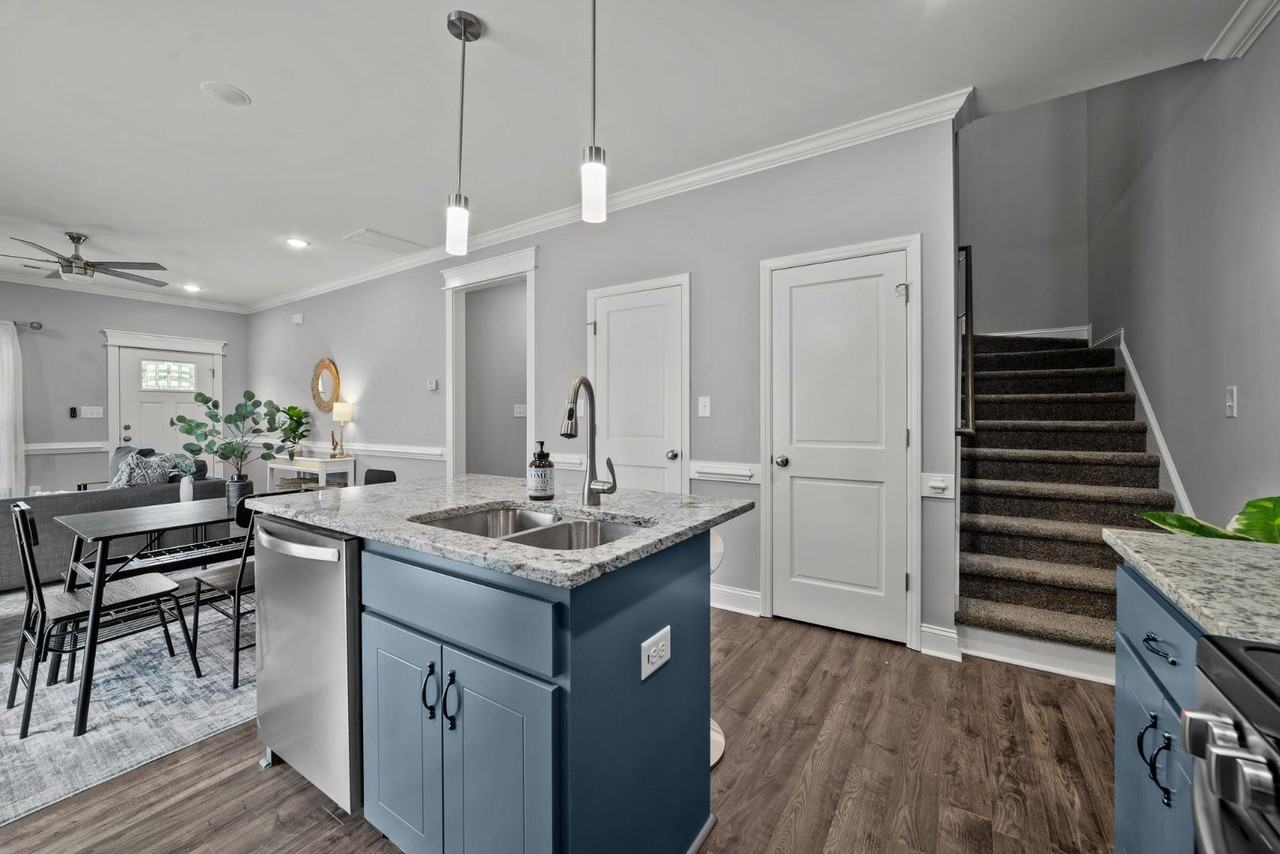 510 Watauga Ave - Photo 5 of 10