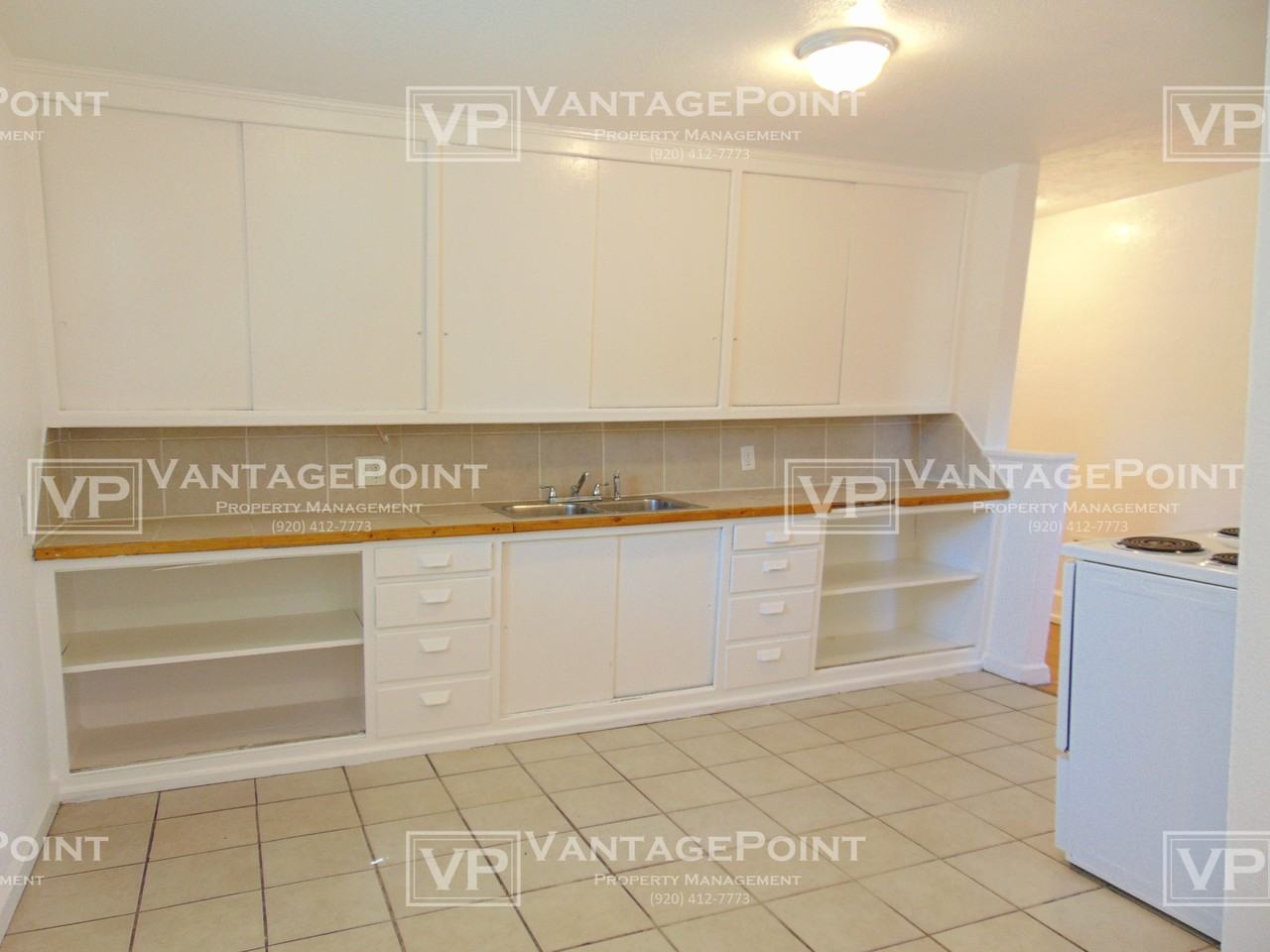 127 S Van Buren St Uppr - Photo 2 of 11