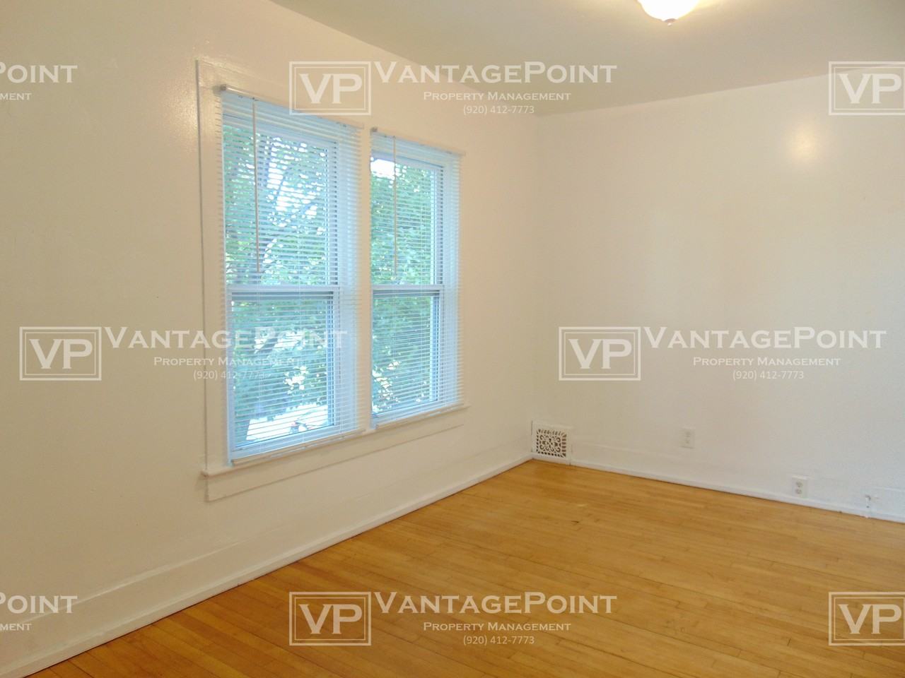 127 S Van Buren St Uppr - Photo 4 of 11