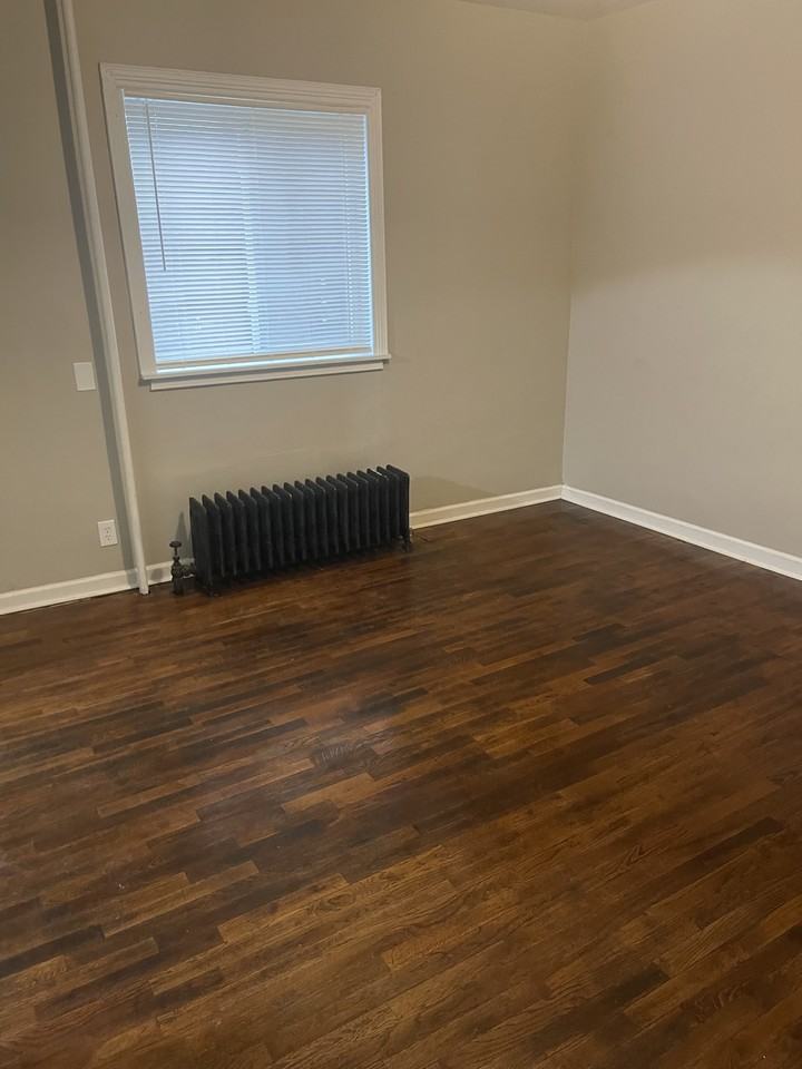 836 N Larch St #2 - Photo 4 of 10