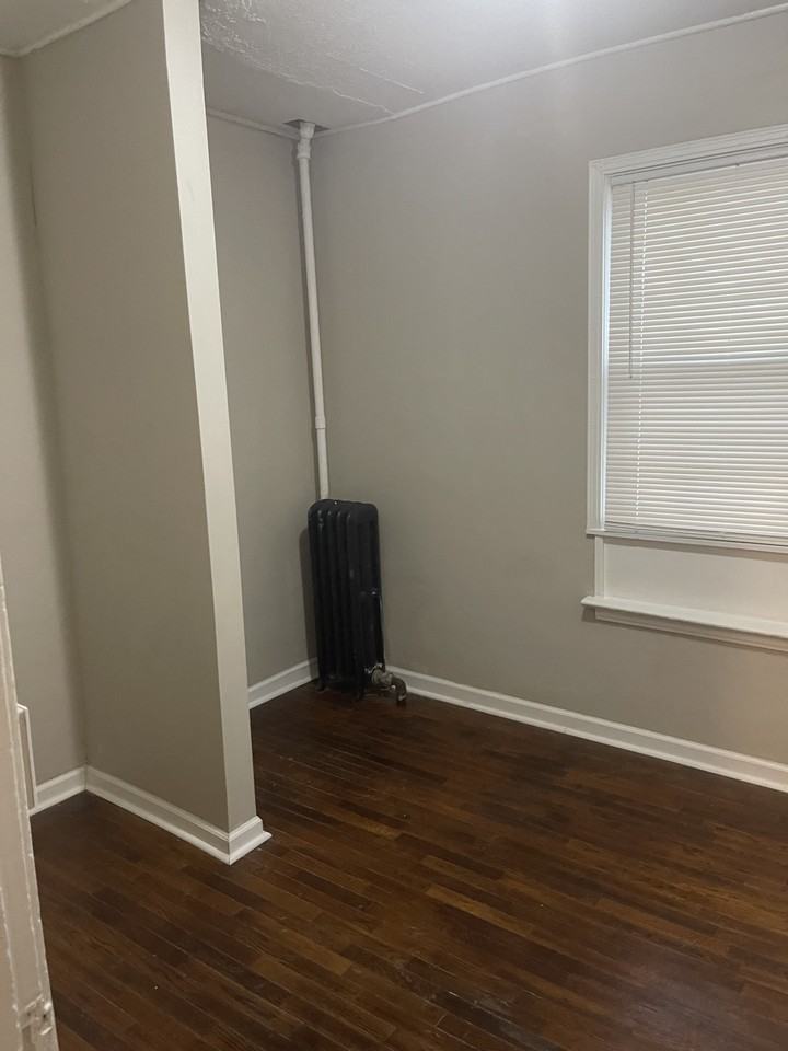 836 N Larch St #2 - Photo 5 of 10