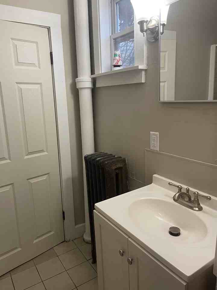 836 N Larch St #2 - Photo 7 of 10