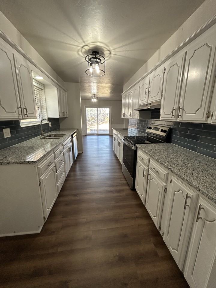 1125 Nw 105th St #1 - Photo 7 of 30