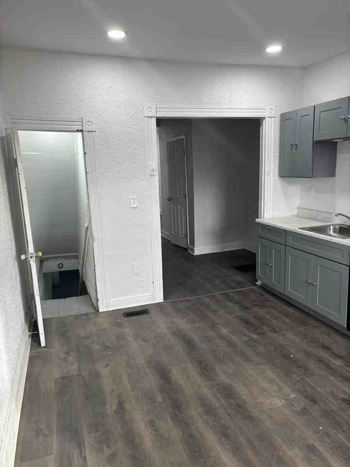 1673 Cliftview Ave #1 - Photo 3 of 11