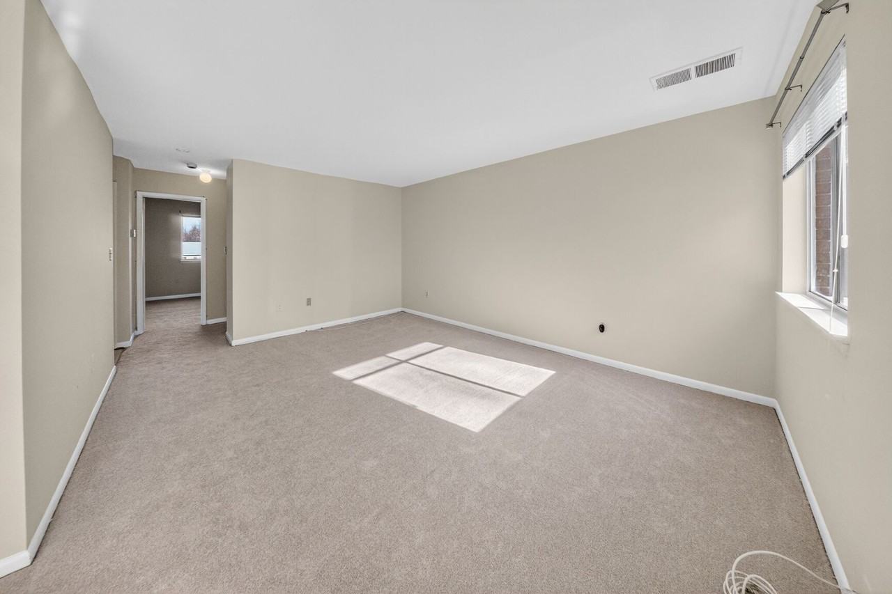 3364 Hewitt Ave #301 - Photo 5 of 17