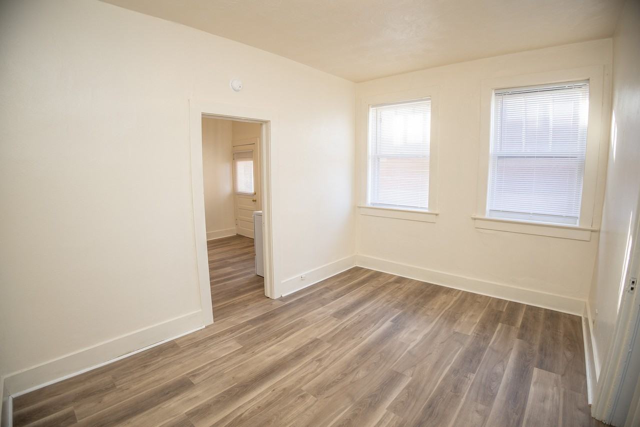 1003 Saint Marys Blvd #B - Photo 4 of 11