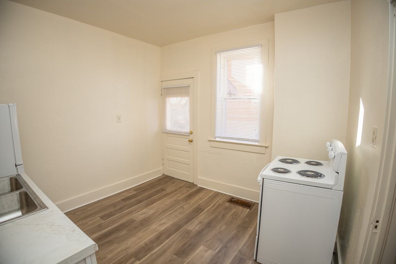 1003 Saint Marys Blvd #B - Photo 6 of 11