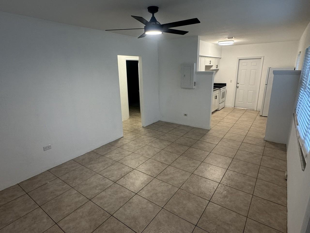 4605 Poinciana St - Photo 4 of 10