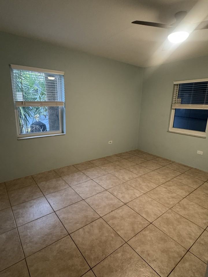 4605 Poinciana St - Photo 5 of 10