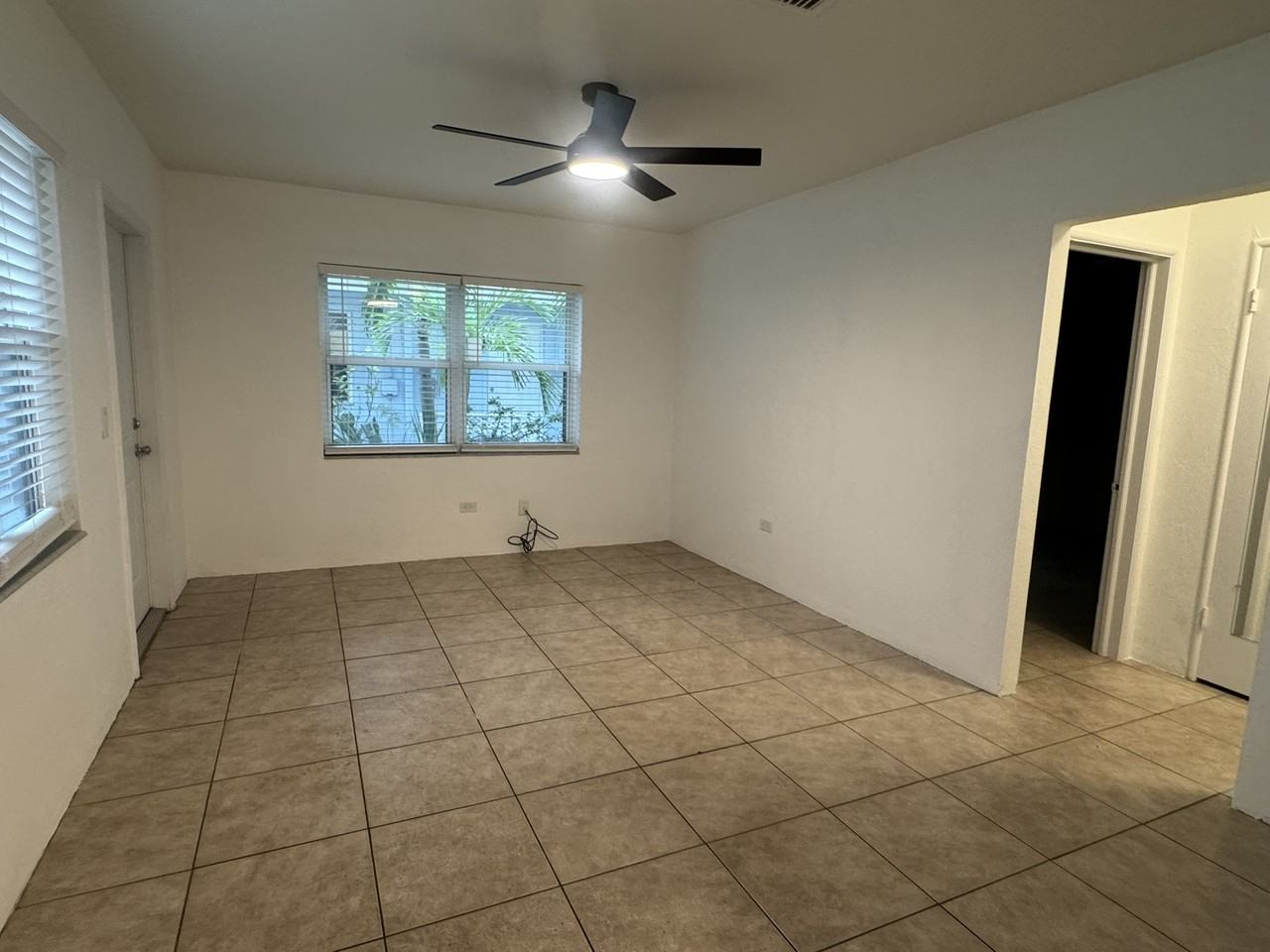 4605 Poinciana St - Photo 6 of 10