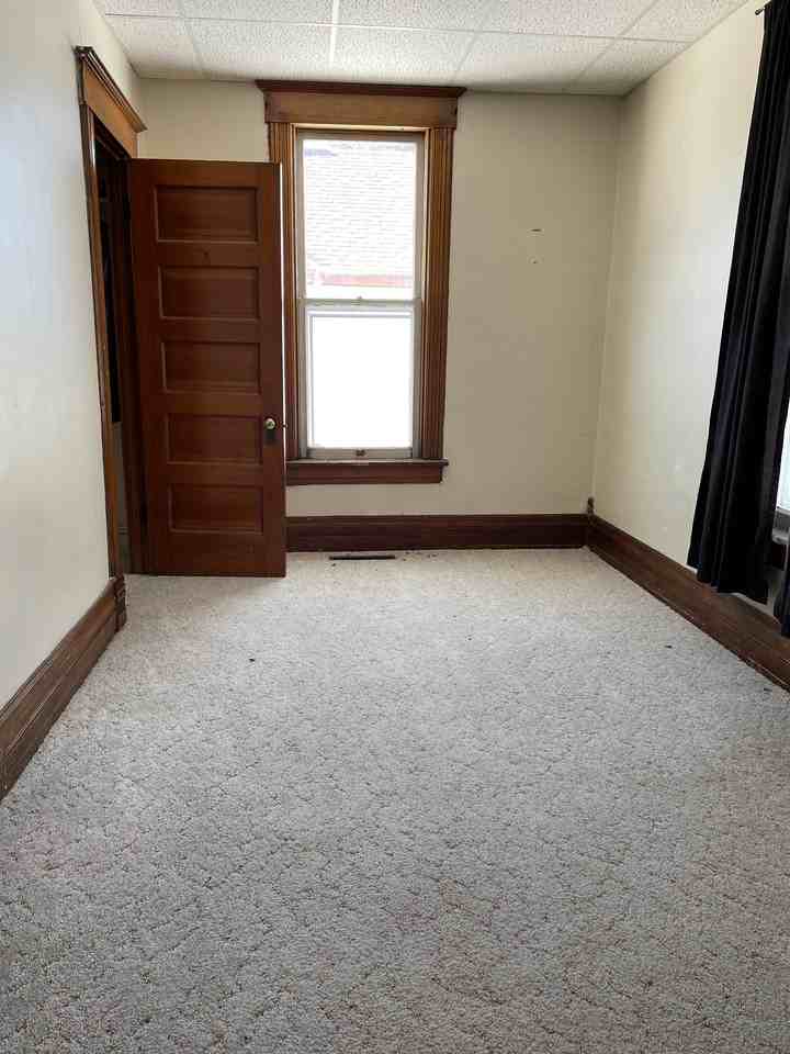 569 W Broadway Ave #1 - Photo 5 of 9