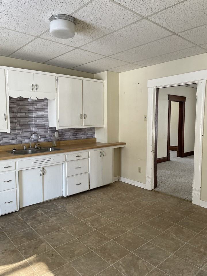 569 W Broadway Ave #1 - Photo 7 of 9