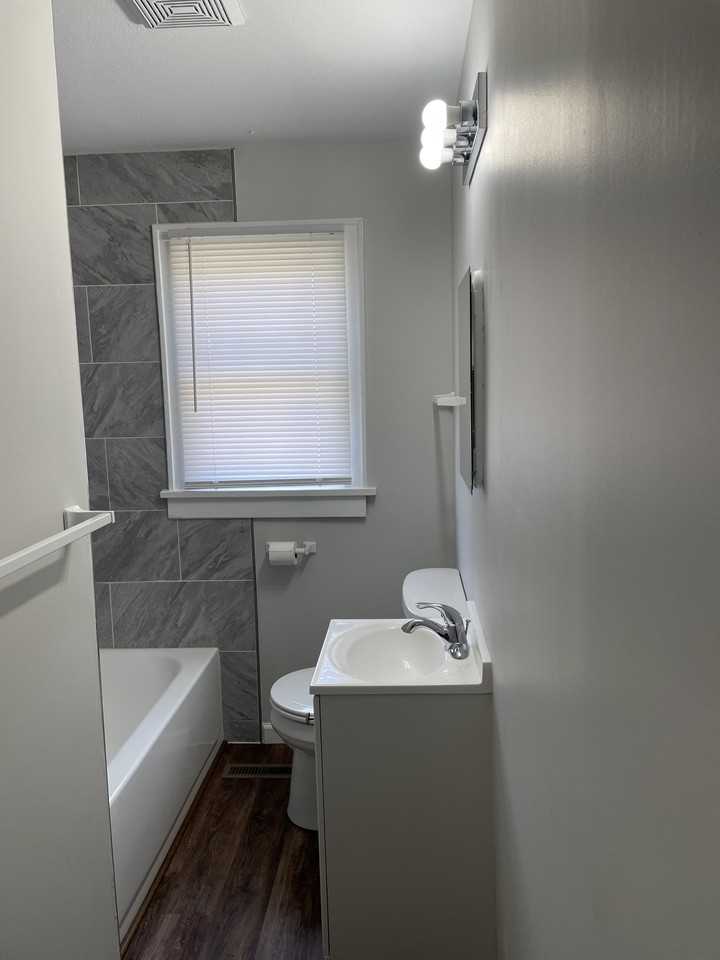 1203 Madison St #1 - Photo 4 of 12